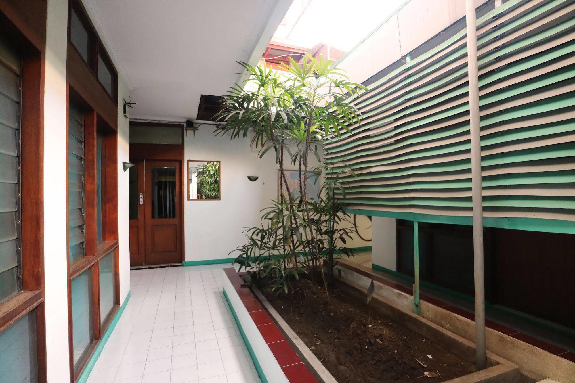 Hotel Kenongo Surabaya Esterno foto